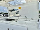 Beneteau Swift Trawler 48 Flybridge grill